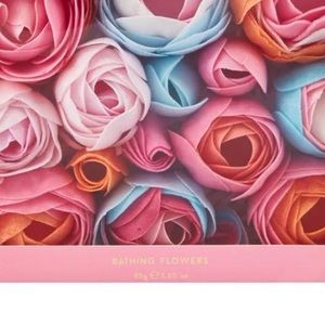 VALENTINES GIFT BNew! Heathcote & Ivory Bathing Flowers